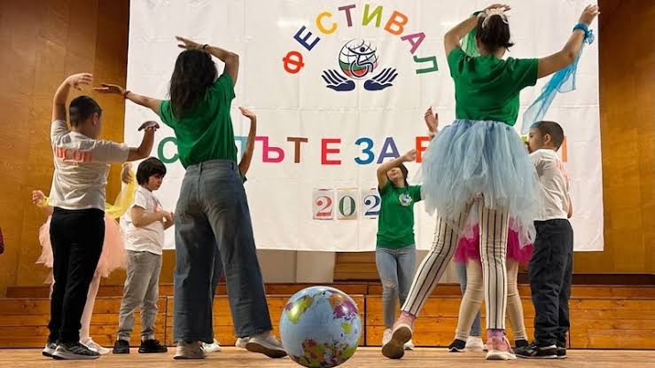 Танцово изпълнение на фестивала Светът е за всички